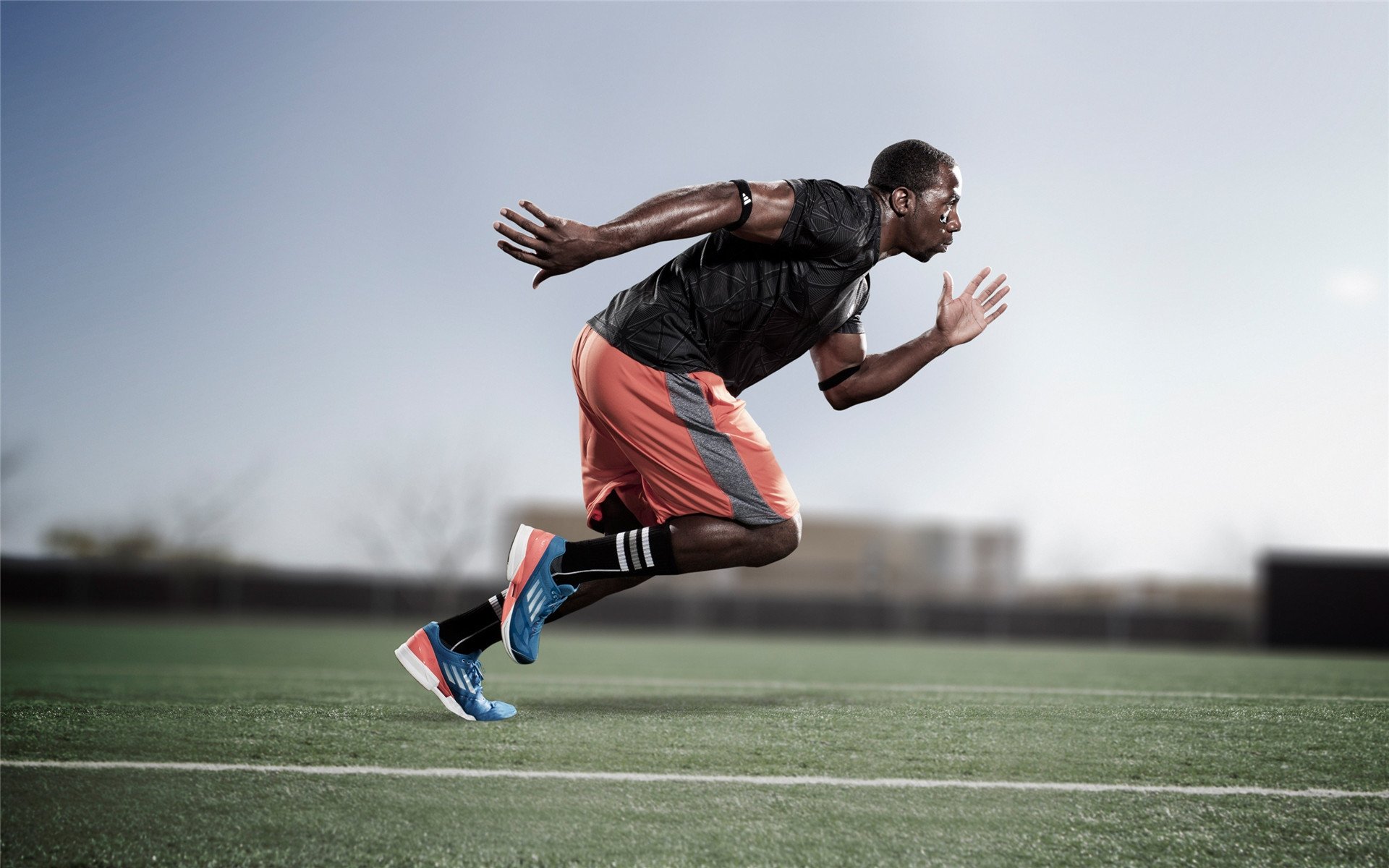 印度队主场优势尽显，全场观众热情高涨，印度国家队